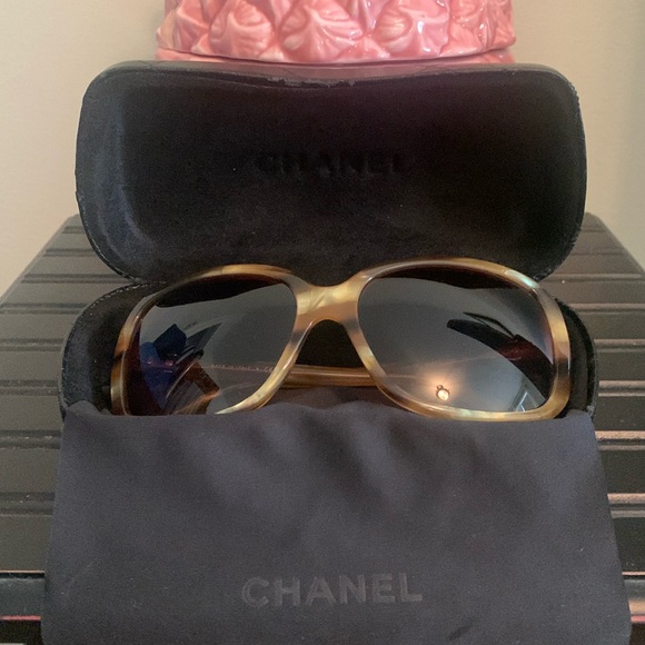Chanel sunglasses - Picture 2 of 11